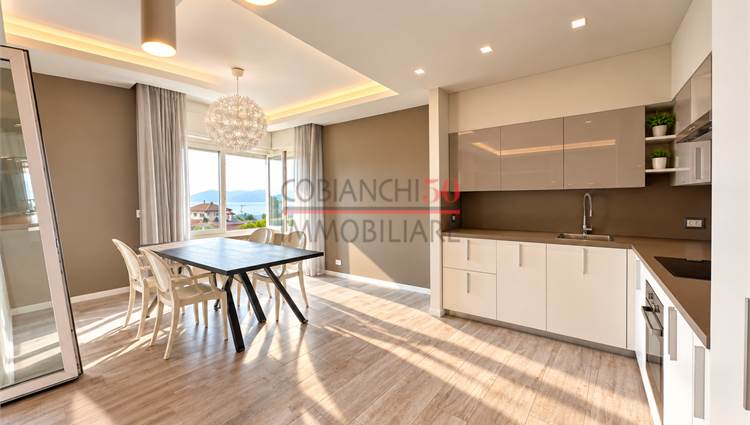 Cucina con sala pranzo