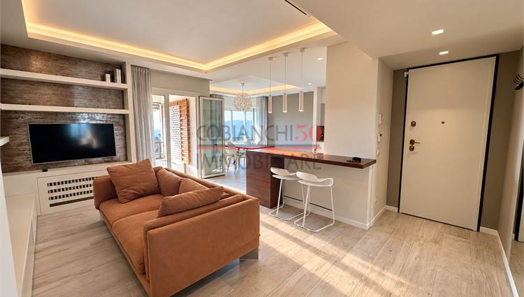 Ingresso, soggiorno, sala pranzo, cucina,