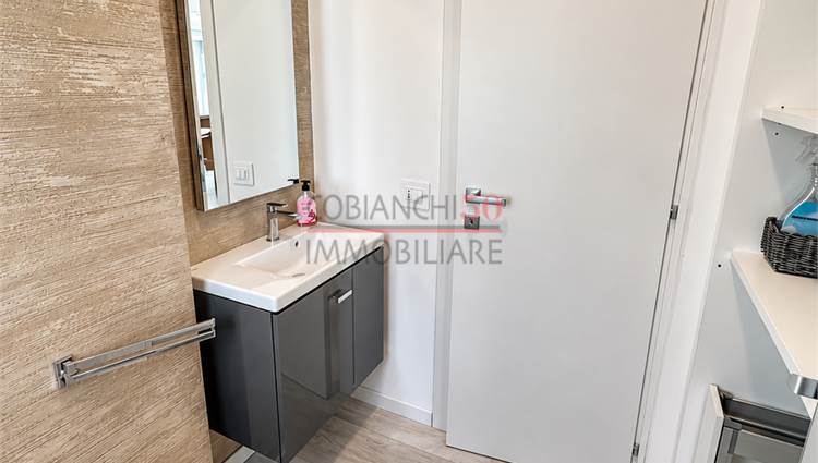 Secondo bagno, lavanderia, finestrato